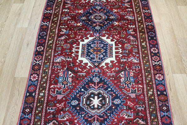 ANTIQUE PERSIAN HERIZ RUNNER OF TRADITIONAL MEDALLION DESIGN 383 X 95 CM