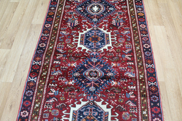 ANTIQUE PERSIAN HERIZ RUNNER OF TRADITIONAL MEDALLION DESIGN 383 X 95 CM