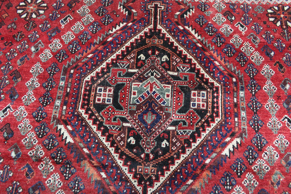 ANTIQUE PERSIAN SHIRAZ QASHQAI RUG OF TRIPLE MEDALLION DESIGN 285 X 205 CM