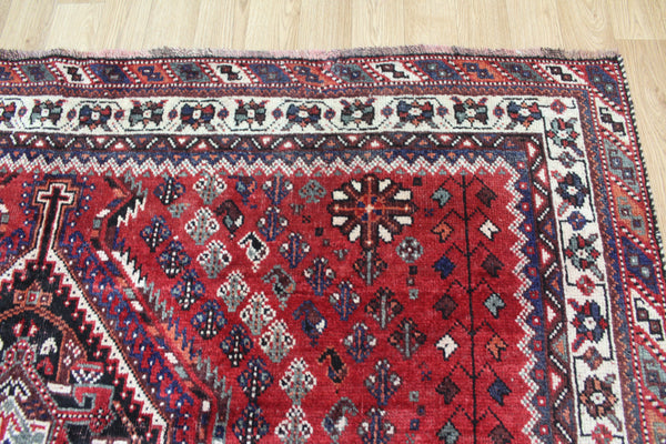 ANTIQUE PERSIAN SHIRAZ QASHQAI RUG OF TRIPLE MEDALLION DESIGN 285 X 205 CM