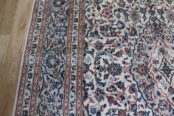 FINE HANDMADE PERSIAN KASHAN CARPET OF FLORAL DESIGN 294 X 193 CM