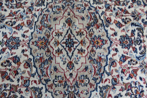 FINE HANDMADE PERSIAN KASHAN CARPET OF FLORAL DESIGN 294 X 193 CM