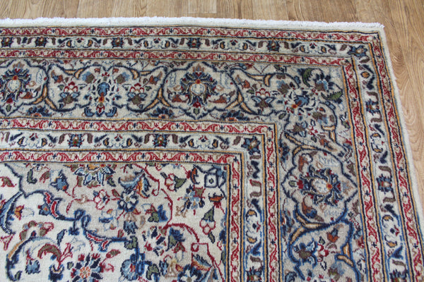 FINE HANDMADE PERSIAN KASHAN CARPET OF FLORAL DESIGN 294 X 193 CM