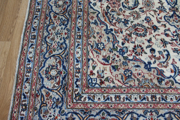 FINE HANDMADE PERSIAN KASHAN CARPET OF FLORAL DESIGN 287 X 195 CM