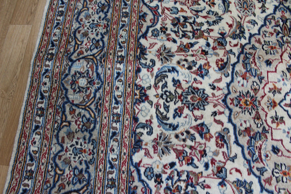 FINE HANDMADE PERSIAN KASHAN CARPET OF FLORAL DESIGN 287 X 195 CM