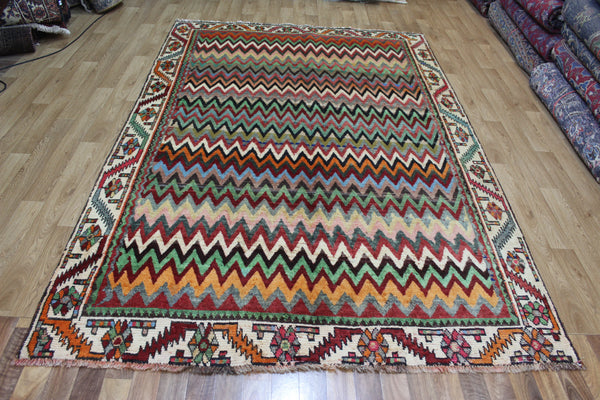 ANTIQUE PERSIAN SHIRAZ RUG WITH ZIGZAG DESIGN 280 X 185 CM