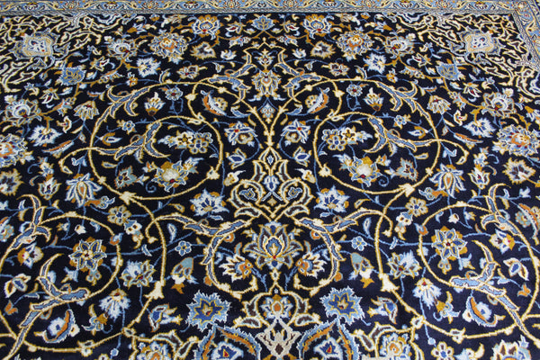 SIGNED PERSIAN KASHAN CARPET BLUE AND GOLD FLORAL DESIGN 415 X 312 CM