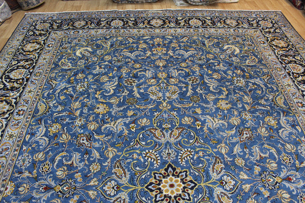 SIGNED PERSIAN KASHAN CARPET BLUE AND GOLD FLORAL DESIGN 397 X 283 CM