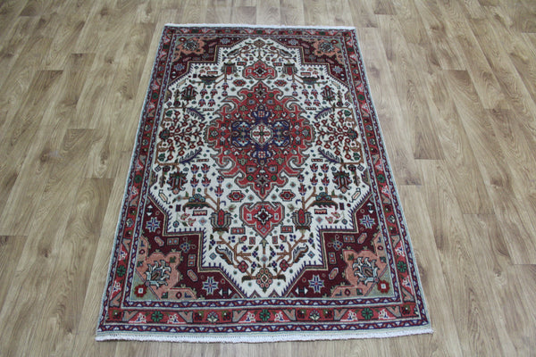 Handmade Persian Tabriz Rug 157 x 100 cm