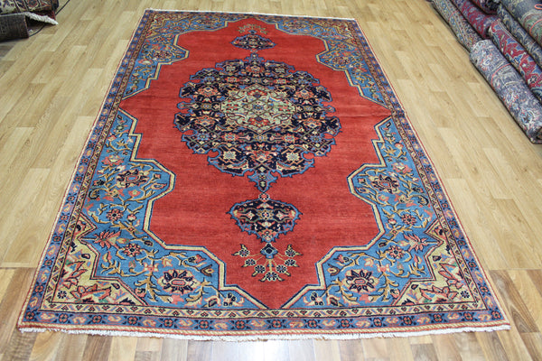 VINTAGE HANDMADE PERSIAN RUG WITH TRIPLE MEDALLION DESIGN 290 X 177 CM