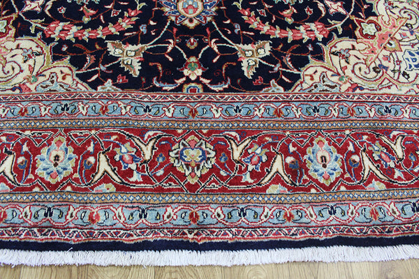 A good example of a Persian Sarouk carpet with great design & color 320 x 212 cm