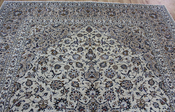 Fine Persian Kashan carpet with great design and superb colours 350 x 250 cm