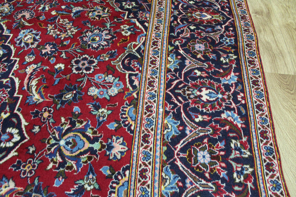 Fine Persian Kashan Carpet of Classic Design 325 x 200 cm