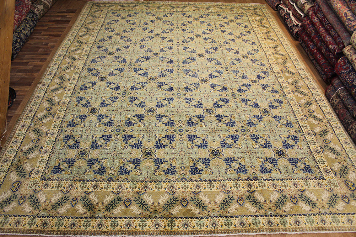 Fine Persian Kashan Carpet Excellent Drawing and Superb Colours 430 x 320 cm