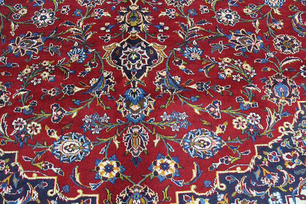 A good example of a Persian Kashan carpet with superb colours 387 x 292 cm