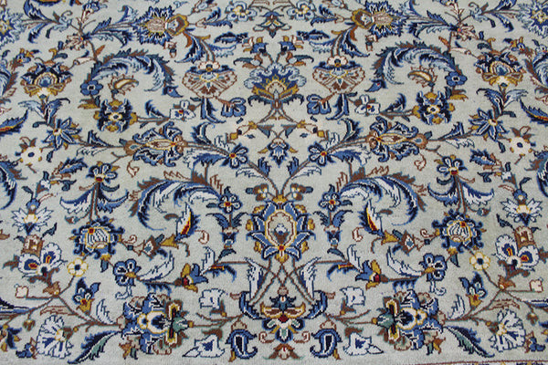 Persian Kashan carpet with great design & superb colours 365 x 250 cm