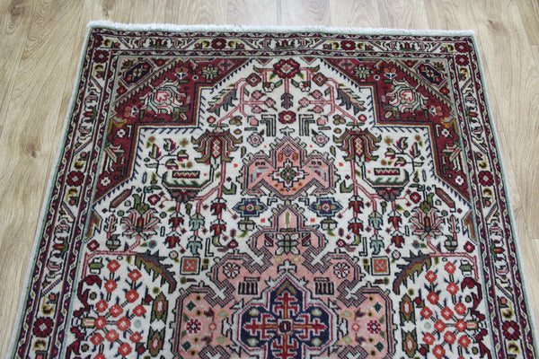 An Interesting Handmade Persian Tabriz Rug 142 x 103 cm