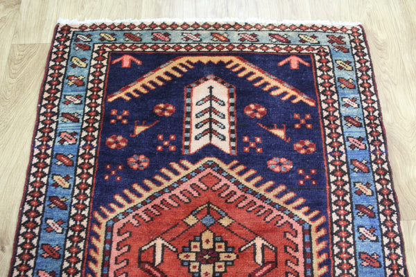 An Interesting Persian Hamadan Rug 145 x 90 cm