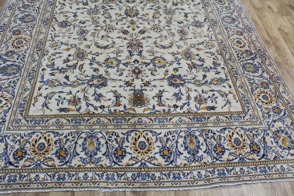 Signed Persian Kashan Carpet of Classic Floral Design 335 x 220 cm