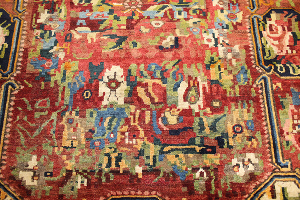 Antique Fine Persian Bakhtiari rug, Circa 1920.