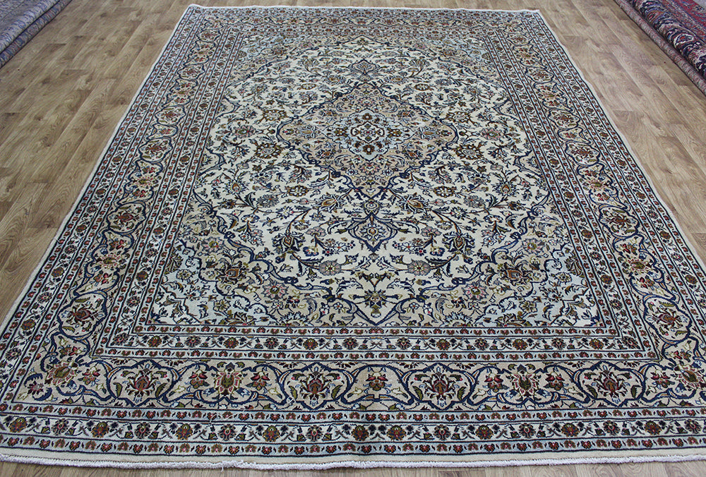 Handmade Persian Kashan carpet with great design & superb colours 340 x 248 cm