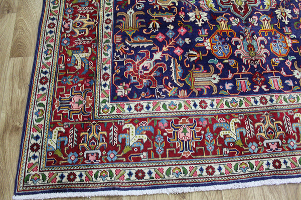 A good example of a Persian Tabriz carpet 303 x 195 cm