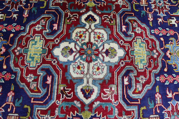 A good example of a Persian Tabriz carpet 303 x 195 cm