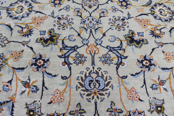 Fine Persian Kashan Carpet of Classic Floral Design 380 x 270 cm