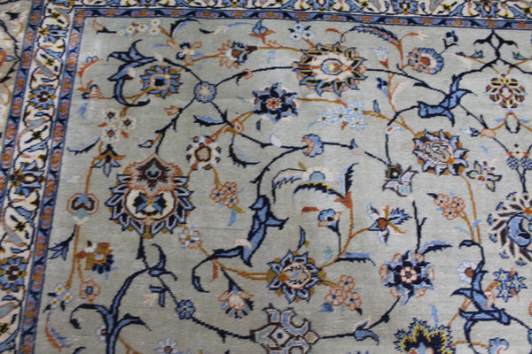 Fine Persian Kashan Carpet of Classic Floral Design 380 x 270 cm