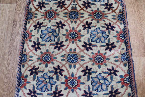 Fine Persian Varamin Rug with Mina Khani Design