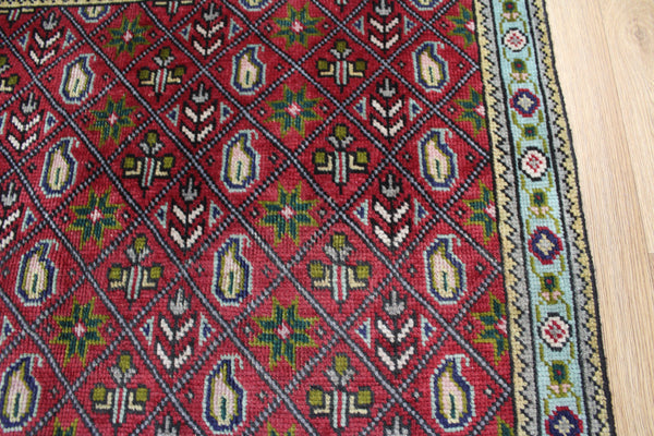Old Handmade Persian Tabriz Rug with Paisley Design 140 x 100 cm