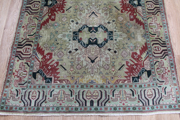 Fine Persian Tabriz rug with double medallion design 135 x 95 cm