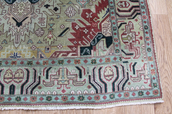 Fine Persian Tabriz rug with double medallion design 135 x 95 cm