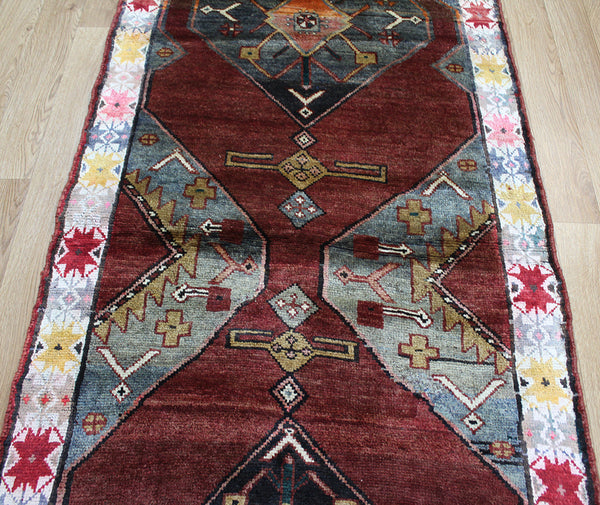 Old Handmade Persian Wool Runner from Heriz region 380 x 93 cm