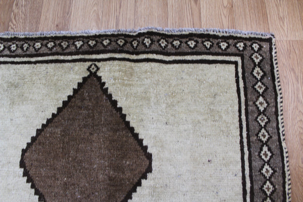 Antique Persian Gabbeh rug 180 x 103 cm