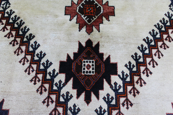 Old Handmade Persian Shiraz Rug 220 x 133 cm