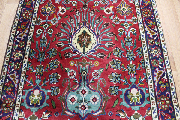 AN OUTSTANDING PERSIAN TABRIZ RUNNER WITH ALLOVER VASE DESIGN 375 X 100 CM