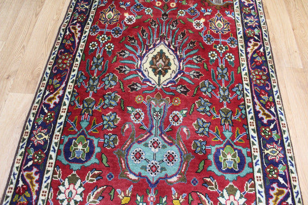 AN OUTSTANDING PERSIAN TABRIZ RUNNER WITH ALLOVER VASE DESIGN 375 X 100 CM