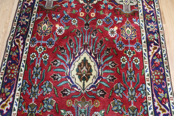 AN OUTSTANDING PERSIAN TABRIZ RUNNER WITH ALLOVER VASE DESIGN 375 X 100 CM