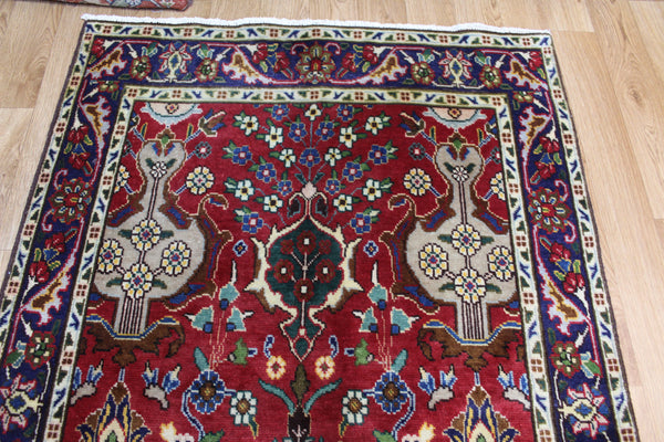 AN OUTSTANDING PERSIAN TABRIZ RUNNER WITH ALLOVER VASE DESIGN 375 X 100 CM