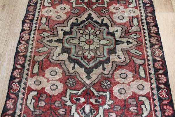 Antique Persian Hamedan rug 110 x 63 cm