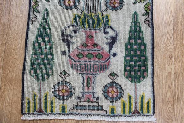 Antique Persian Tabriz Rug, Vase design 70 x 46 cm