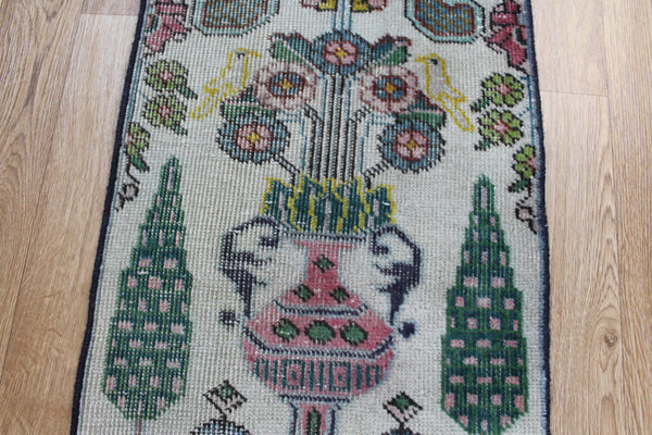 Antique Persian Tabriz Rug, Vase design 70 x 46 cm