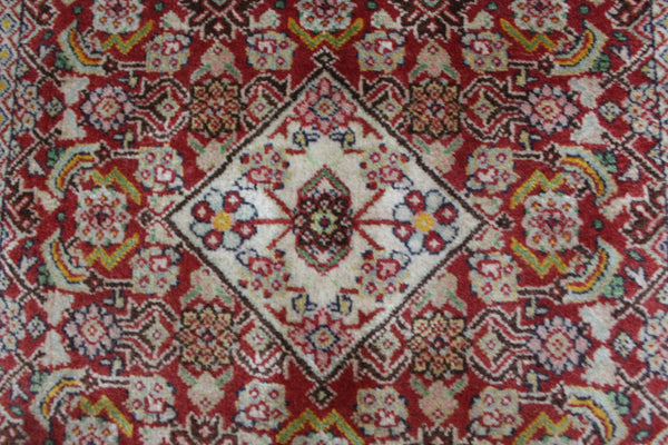 Fine Persian Tabriz Rug, Medallion design and super colour 63 x 65 cm