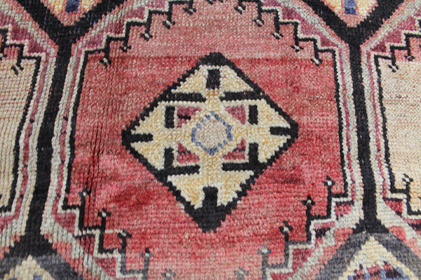 Old Handmade Persian Shiraz Rug 285 x 125 cm