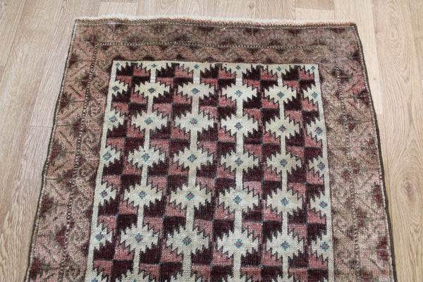 Antique Persian Baluch rug 125 x 72 cm