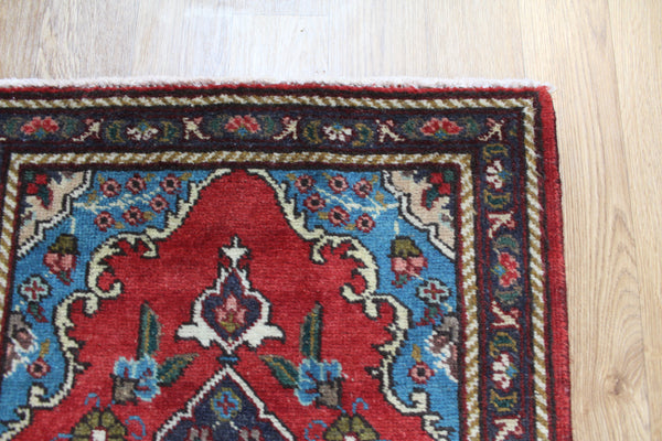 An Outstanding Persian Tabriz Rug 85 x 62 cm