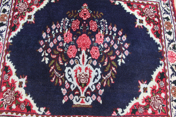 Fine Persian Bijar Rug, Vase Design 70 x 80 cm