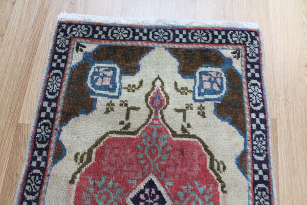 Antique Persian Tabriz Rug, 85 x 55 cm
