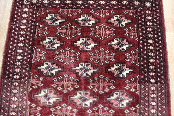 Fine handmade Persian Turkmen rug 87 x 70 cm